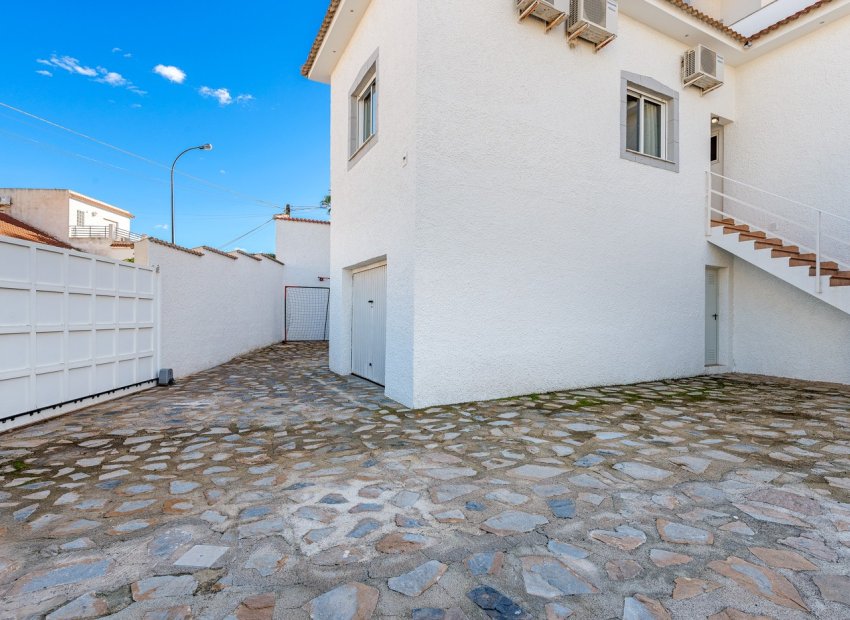 Resale - Villa - San Miguel de Salinas