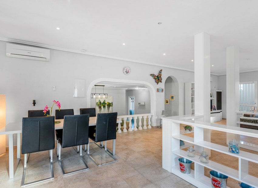 Resale - Villa - San Miguel de Salinas