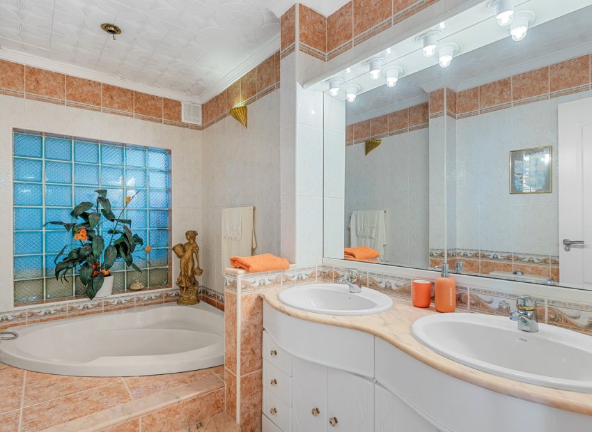 Resale - Villa - San Miguel de Salinas