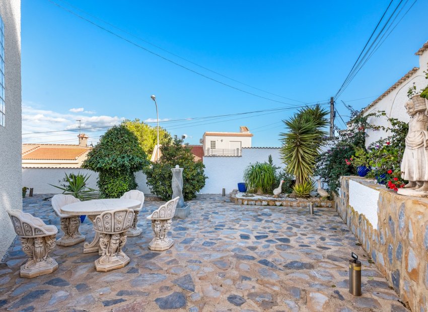 Resale - Villa - San Miguel de Salinas