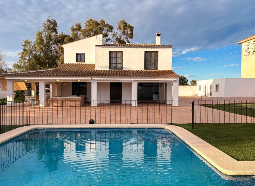 Resale - Villa - Santa Pola - El Poble Llevanti
