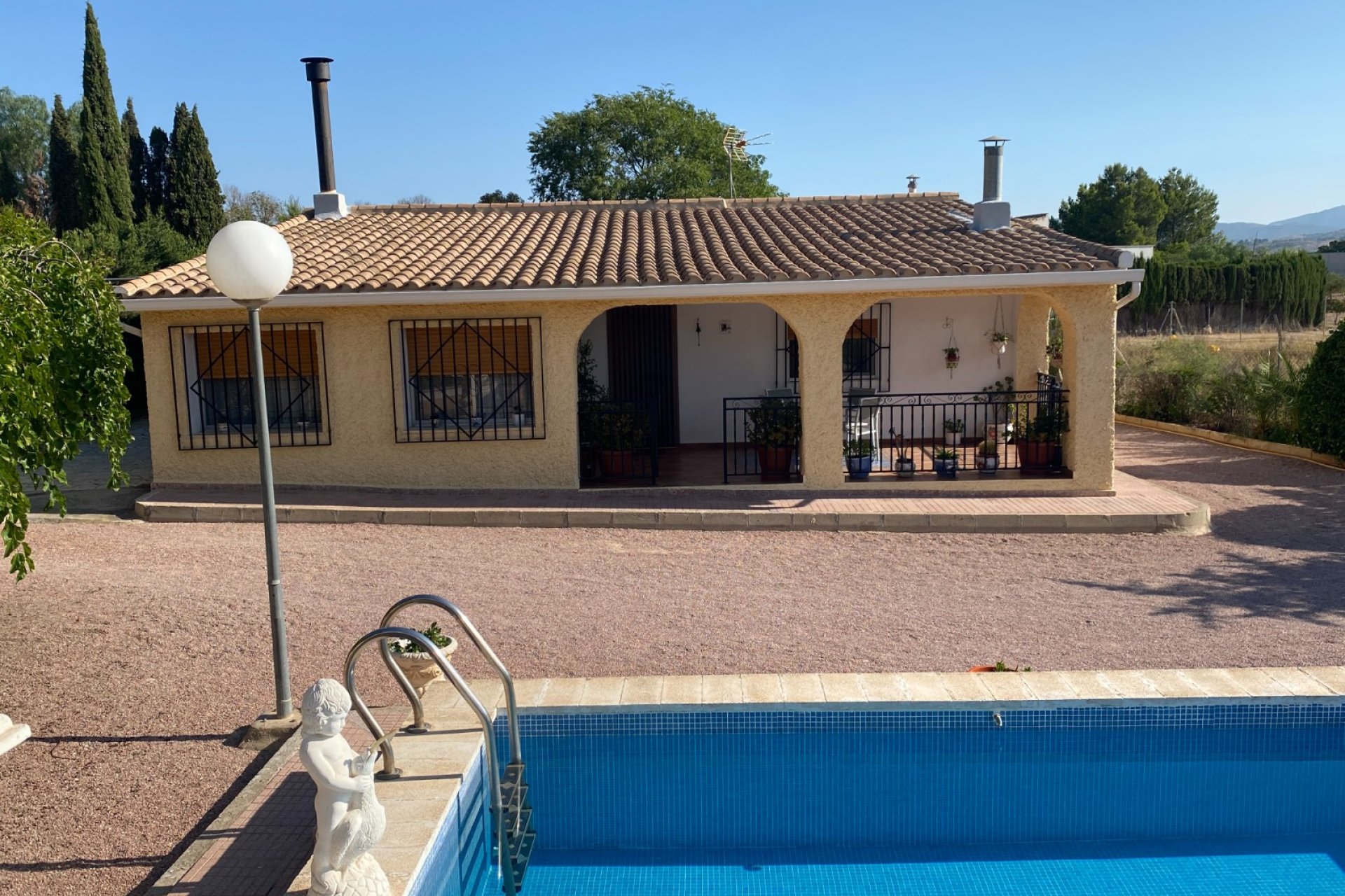 Resale - Villa - Sax