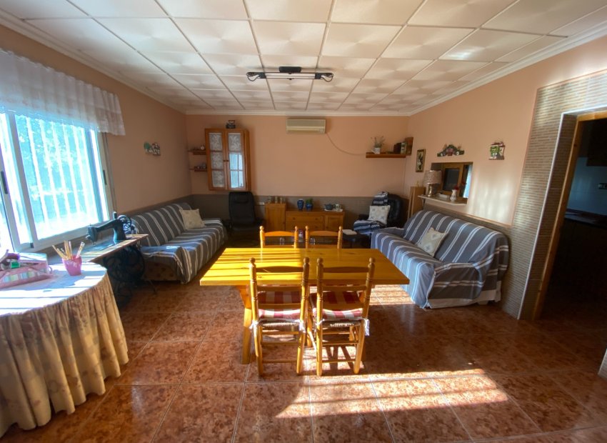 Resale - Villa - Sax