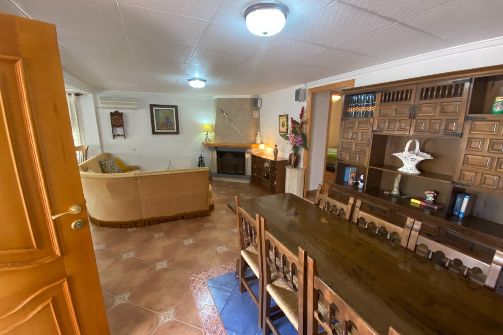 Resale - Villa - Sax