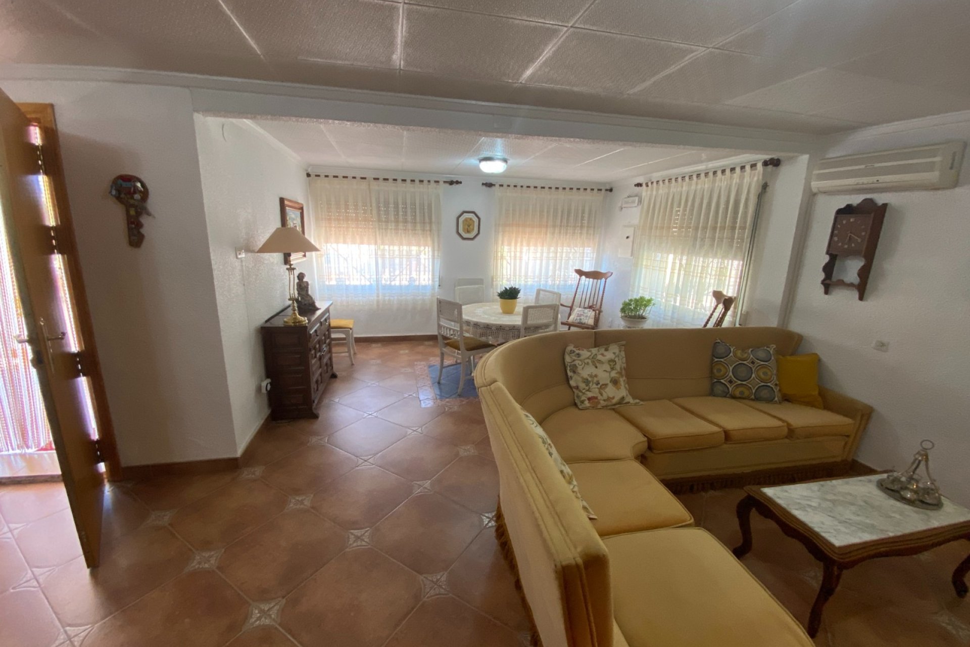 Resale - Villa - Sax