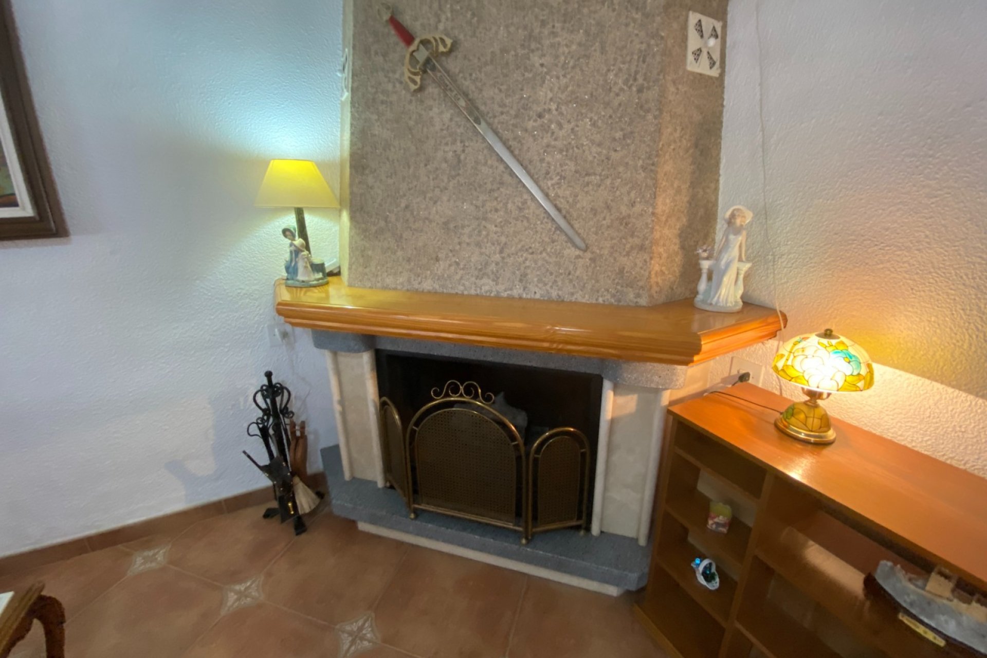 Resale - Villa - Sax