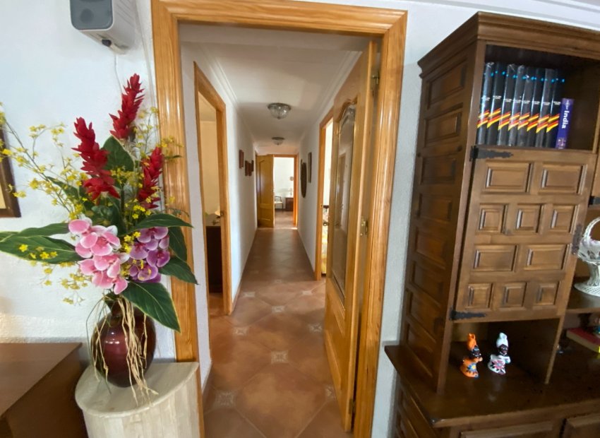 Resale - Villa - Sax