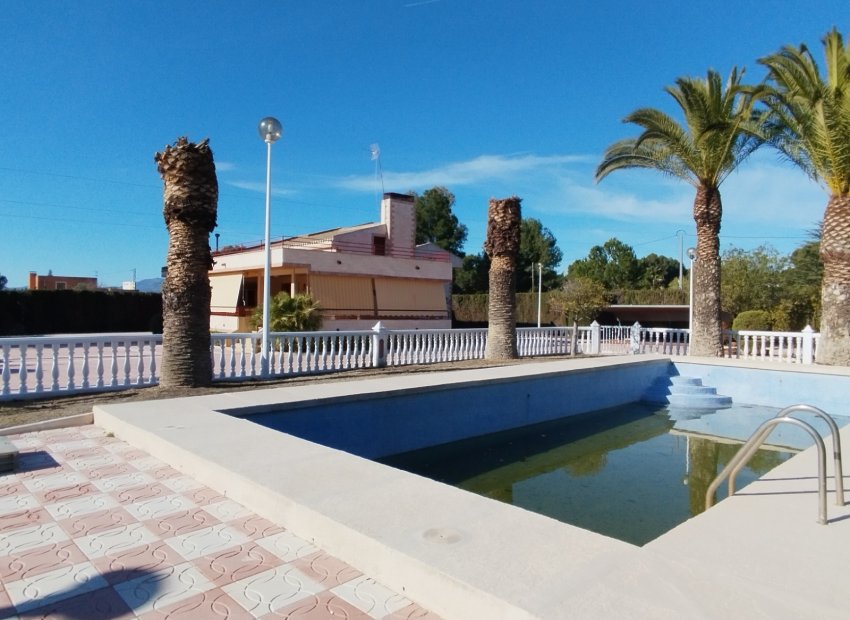 Resale - Villa - Sax