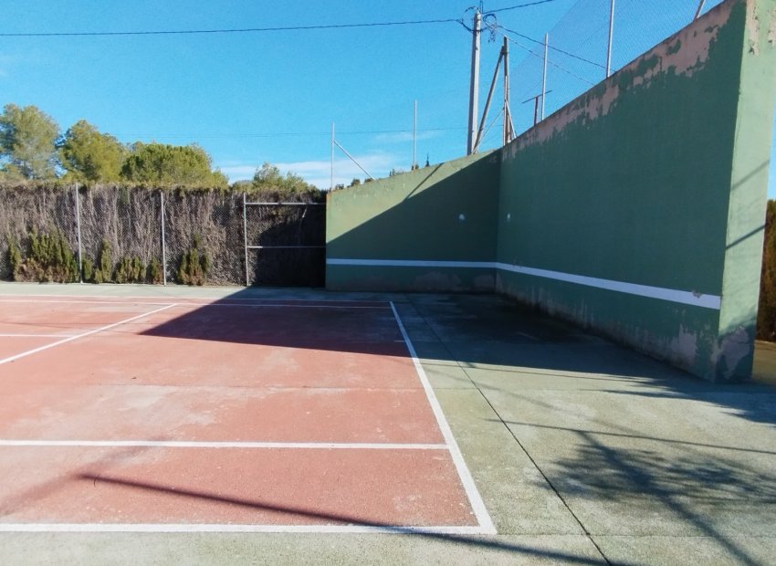 Resale - Villa - Sax