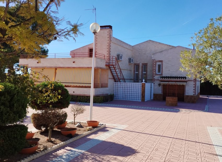 Resale - Villa - Sax