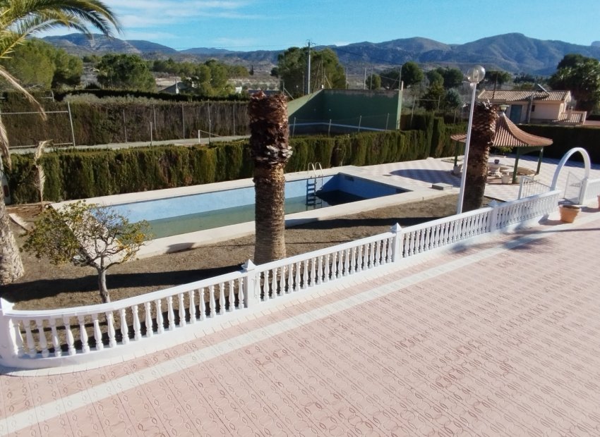 Resale - Villa - Sax