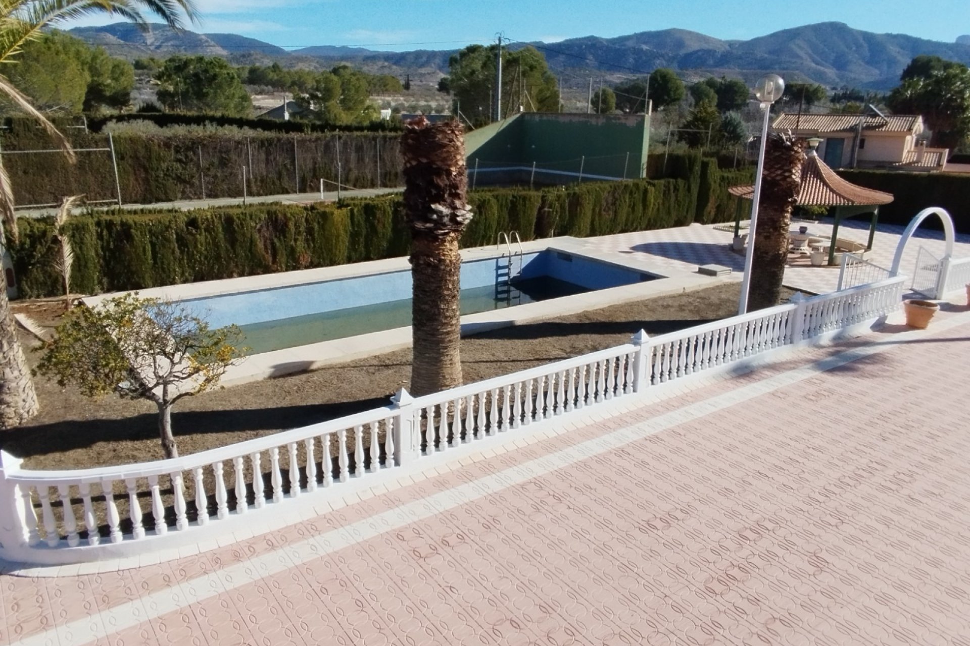 Resale - Villa - Sax