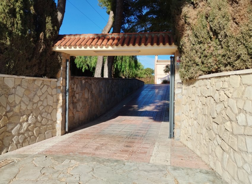 Resale - Villa - Sax