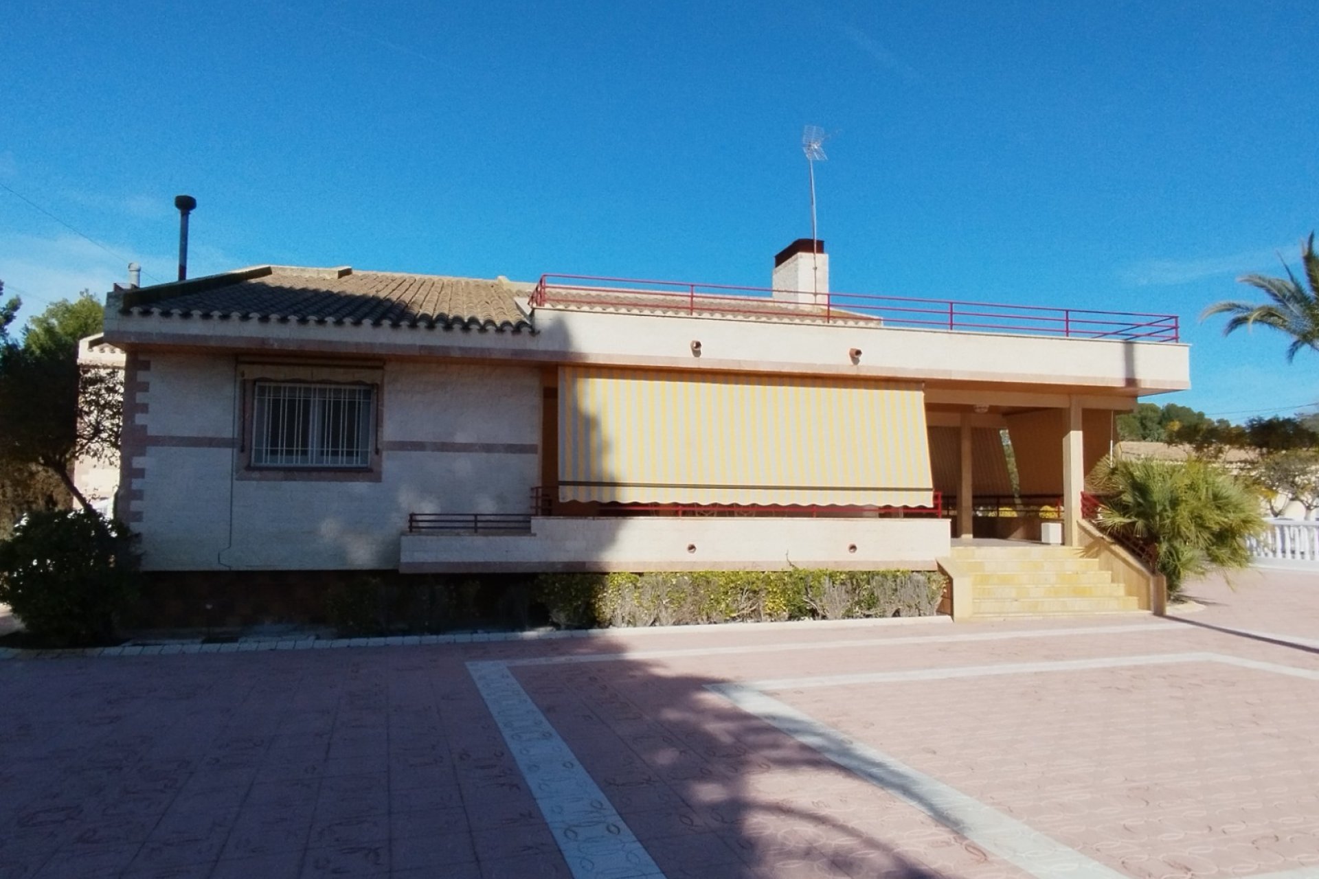 Resale - Villa - Sax