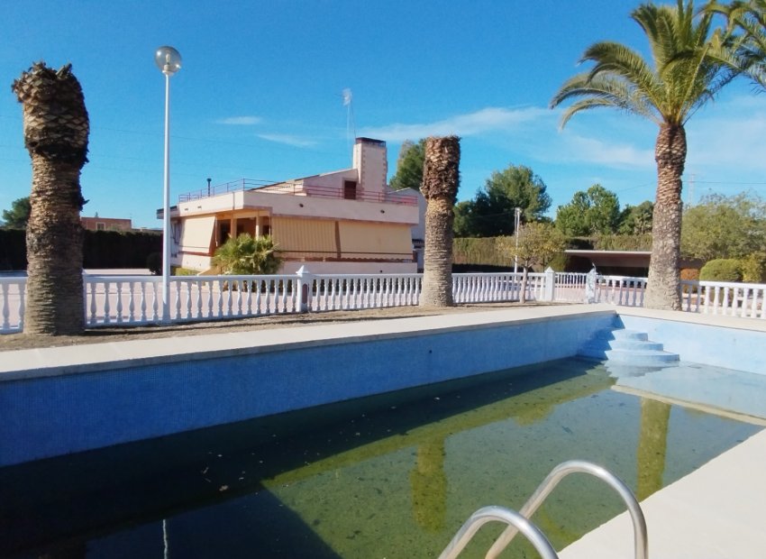 Resale - Villa - Sax