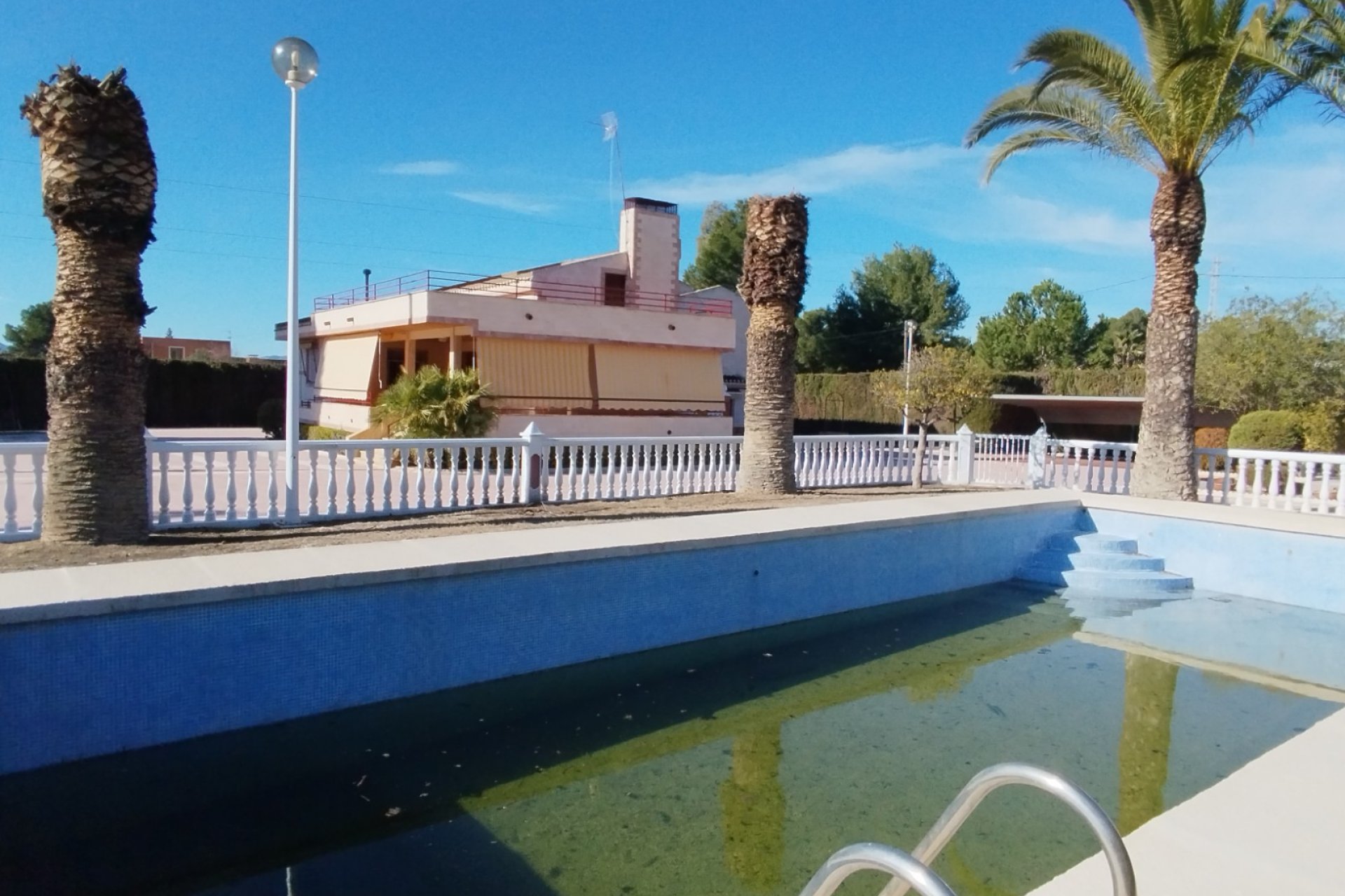 Resale - Villa - Sax