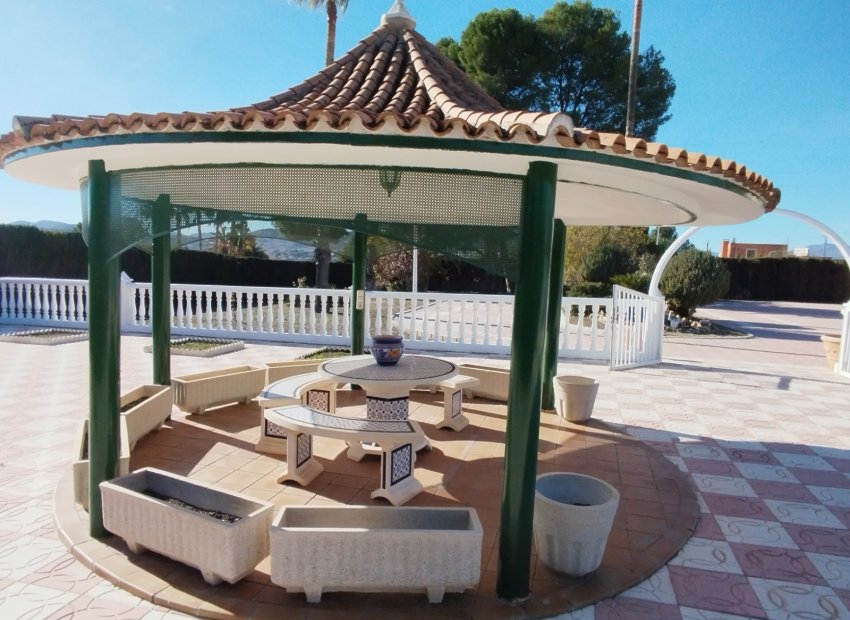 Resale - Villa - Sax