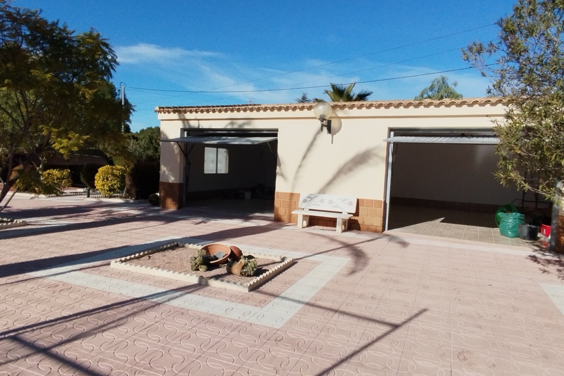 Resale - Villa - Sax