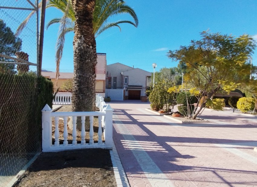 Resale - Villa - Sax