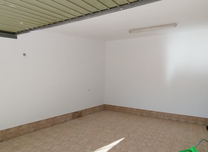 Resale - Villa - Sax