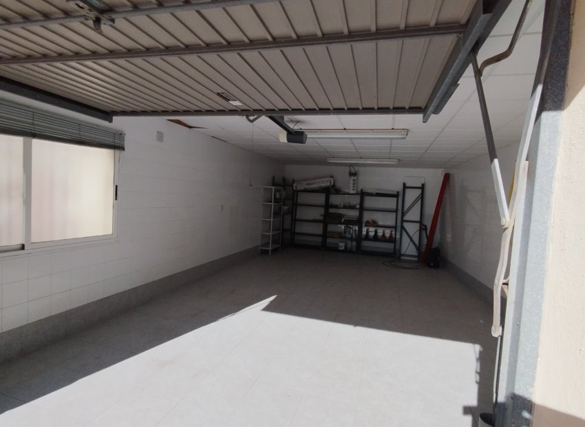 Resale - Villa - Sax