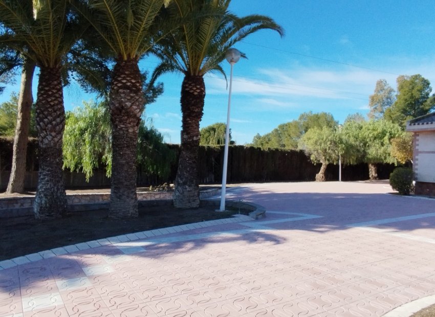 Resale - Villa - Sax