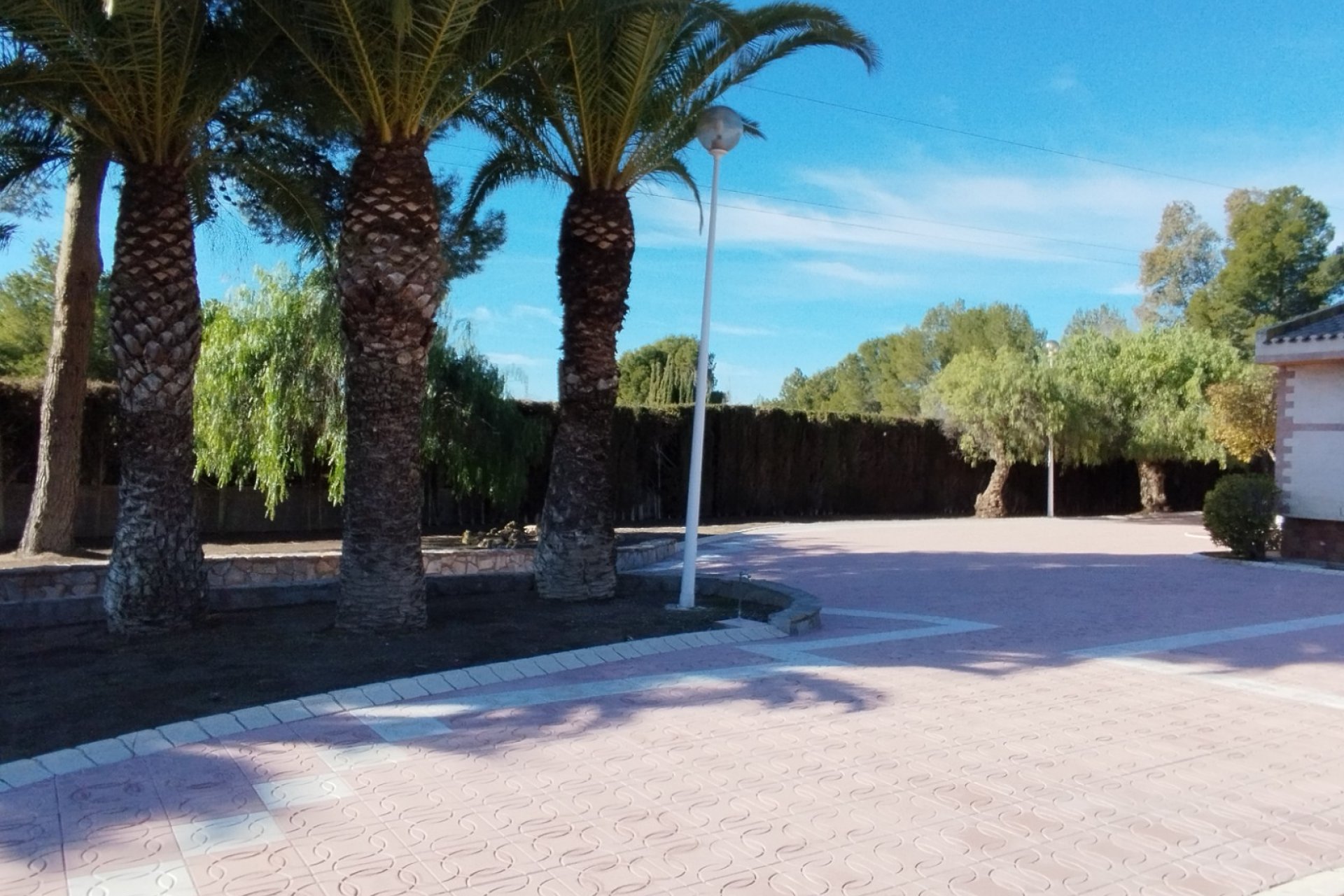 Resale - Villa - Sax