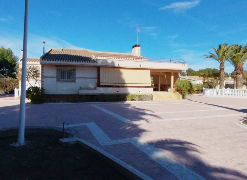 Resale - Villa - Sax