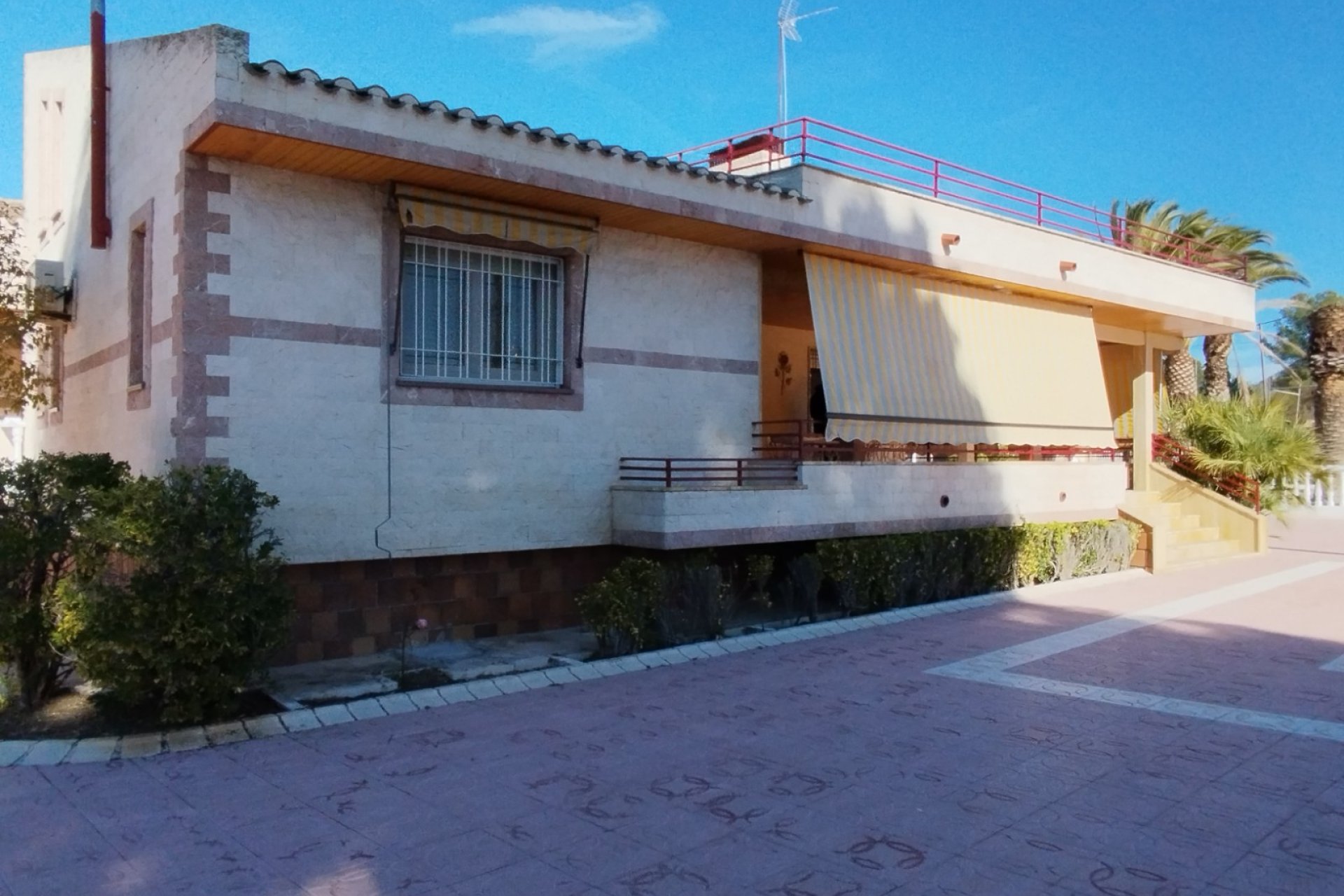 Resale - Villa - Sax