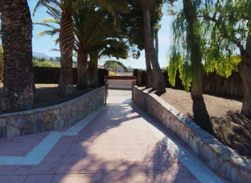 Resale - Villa - Sax