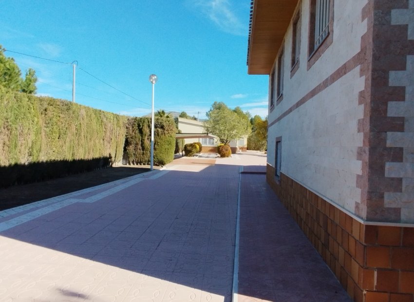 Resale - Villa - Sax