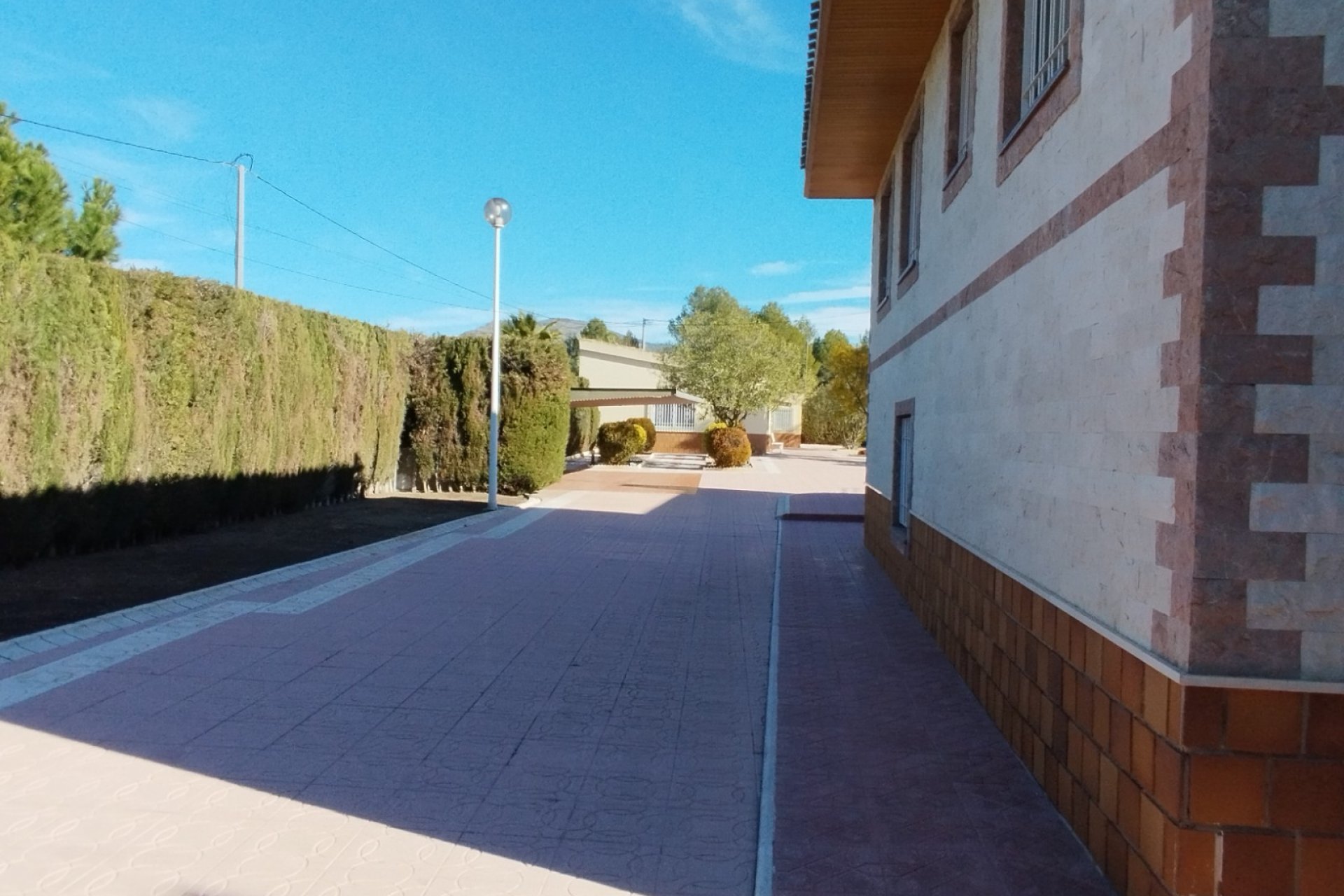 Resale - Villa - Sax