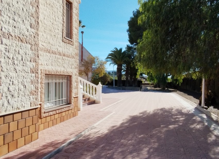 Resale - Villa - Sax