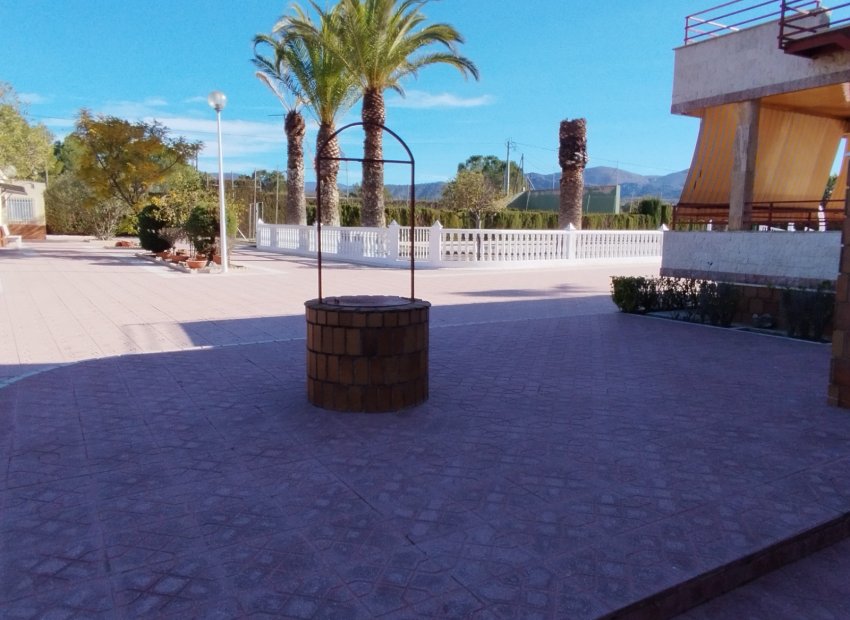 Resale - Villa - Sax