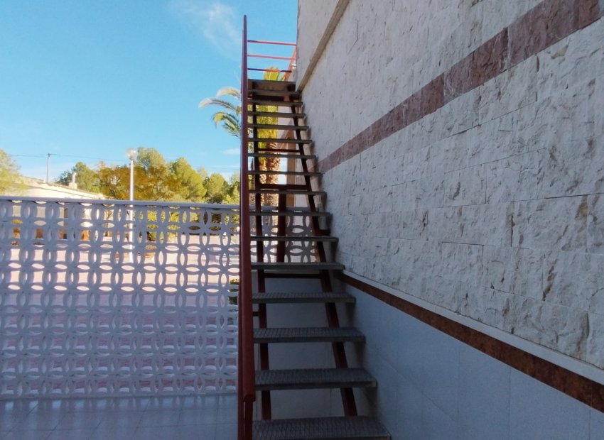 Resale - Villa - Sax