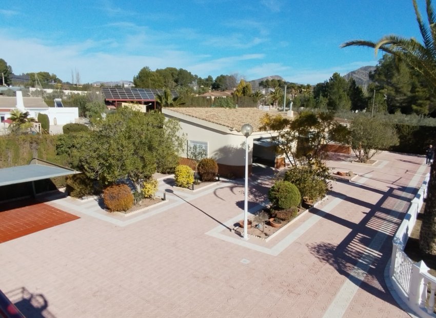 Resale - Villa - Sax