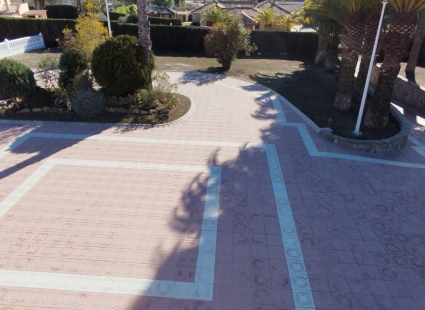 Resale - Villa - Sax