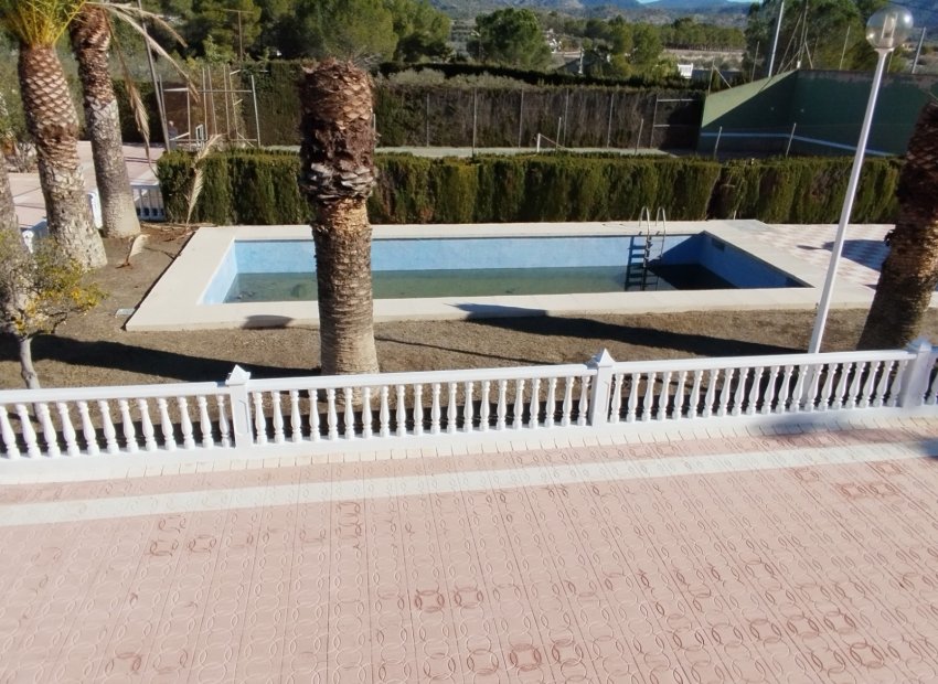 Resale - Villa - Sax