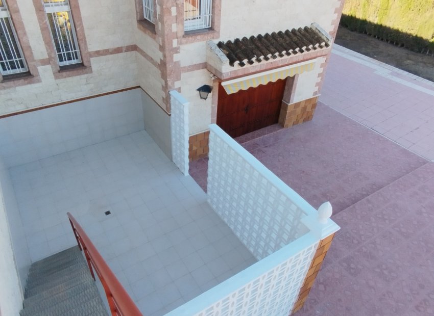 Resale - Villa - Sax