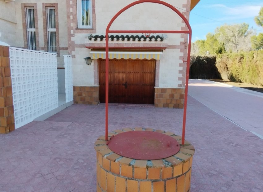 Resale - Villa - Sax