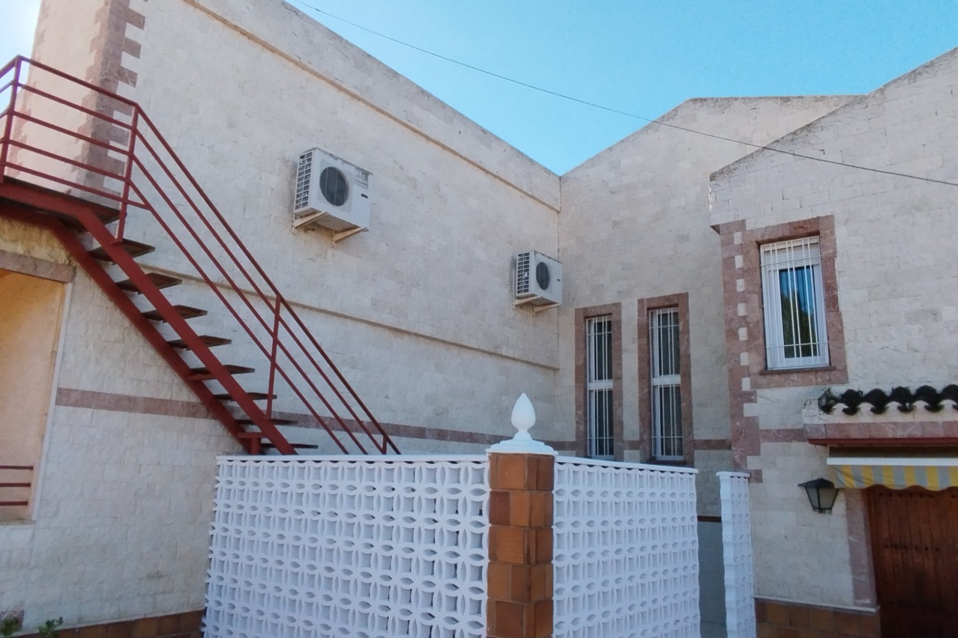 Resale - Villa - Sax