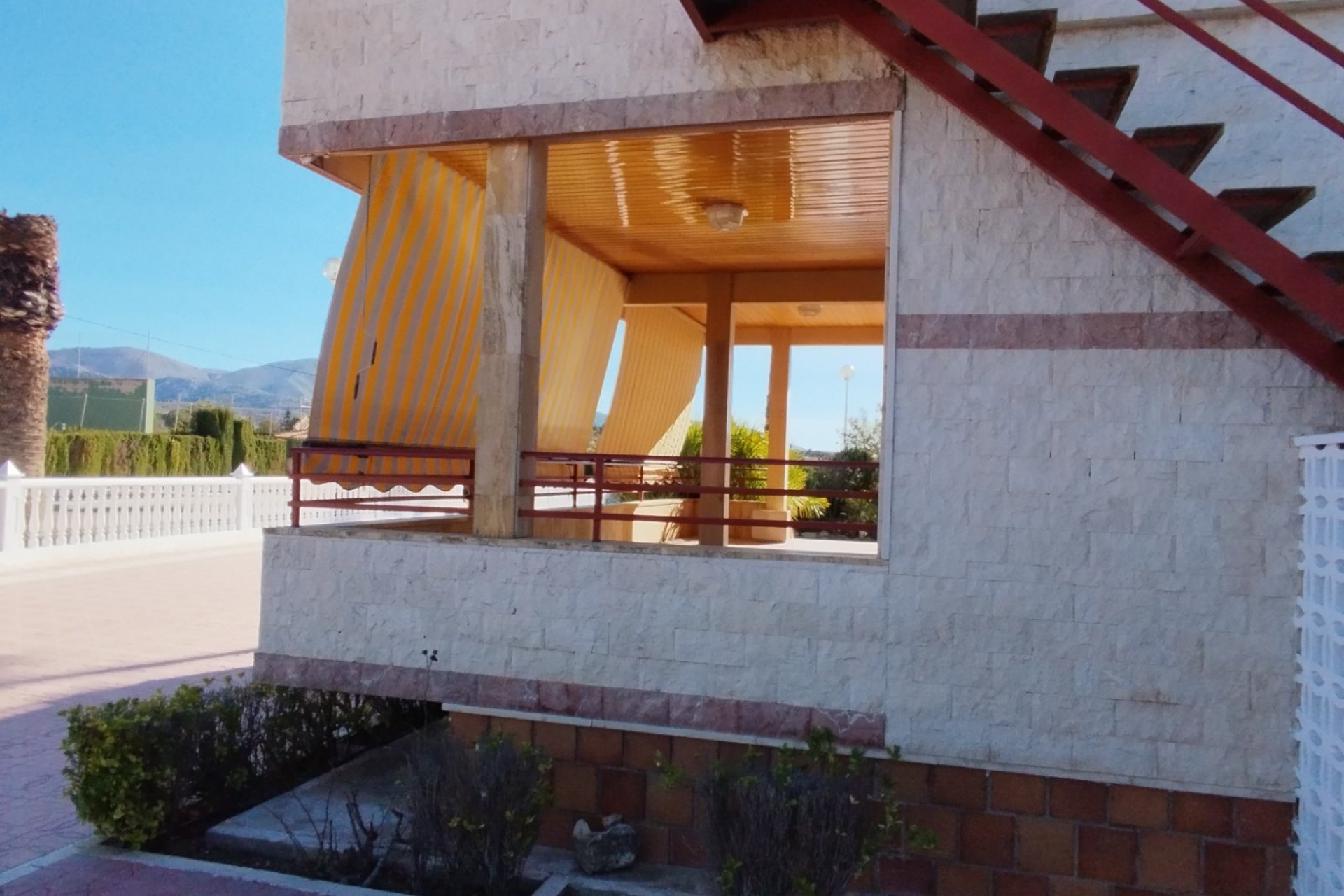 Resale - Villa - Sax