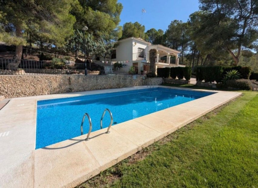 Resale - Villa - Sax