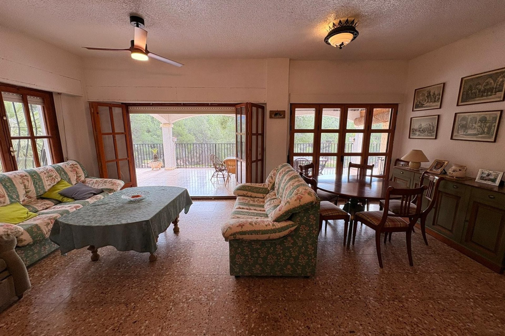 Resale - Villa - Sax