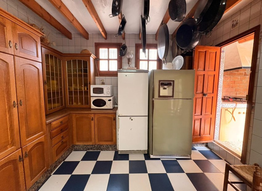 Resale - Villa - Sax