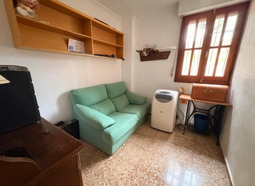 Resale - Villa - Sax