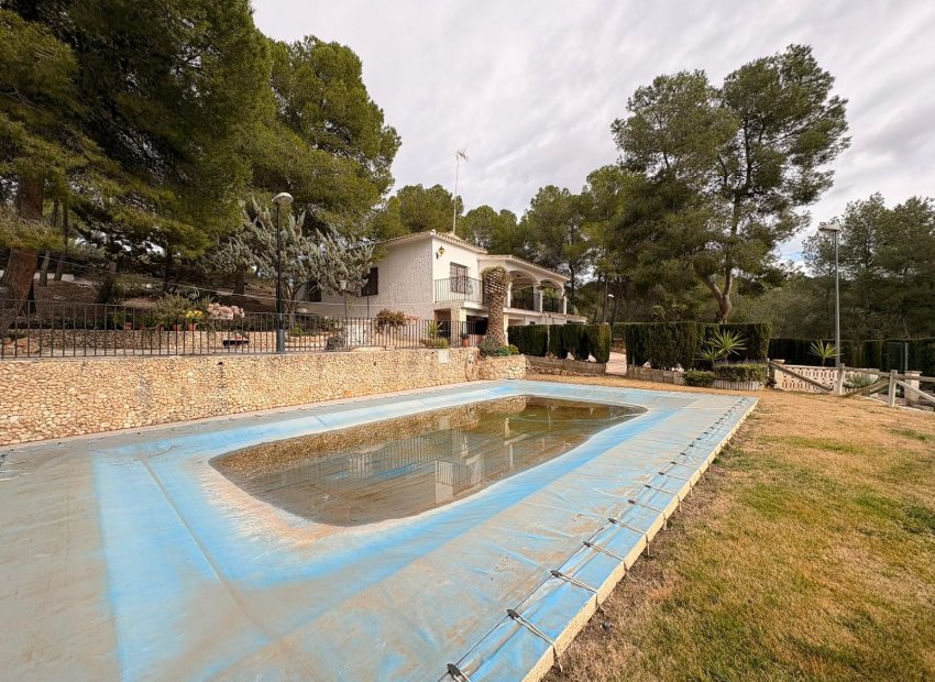 Resale - Villa - Sax