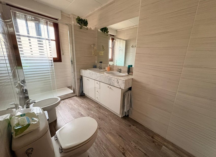 Resale - Villa - Sax