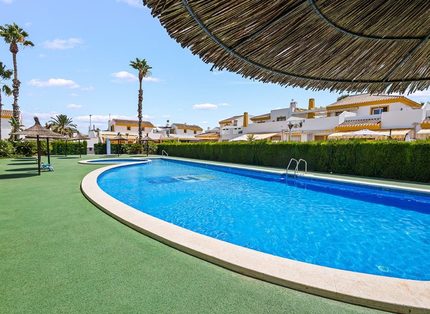 Resale - Villa - Torre de la Horadada - Pueblo Latino