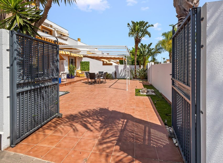 Resale - Villa - Torre de la Horadada - Pueblo Latino